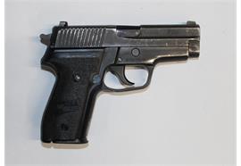 Pistole Sig Sauer P228 9mm Para / Polizei Bern