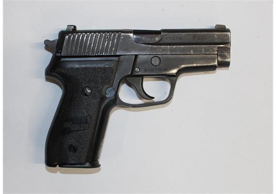 Pistole Sig Sauer P228 9mm Para / Polizei Bern